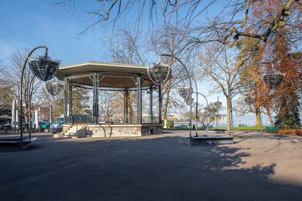 How to Design a Timeless English Garden with a Modern Twist?