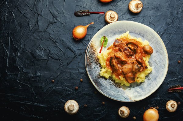 Can You Craft a Flavorful Vegan Mushroom Stroganoff with Cashew Cream?